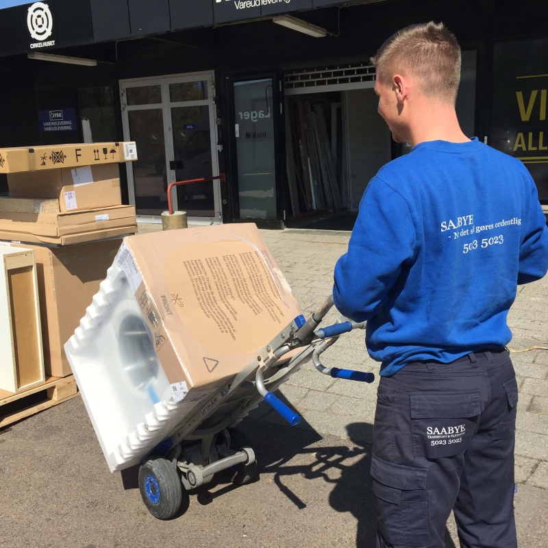 Vi transporterer og leverer køkkener og hårde hvidevarer.